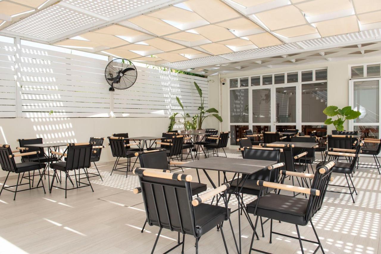 Matthias Hotel Apartments Adelianos Kampos Eksteriør billede