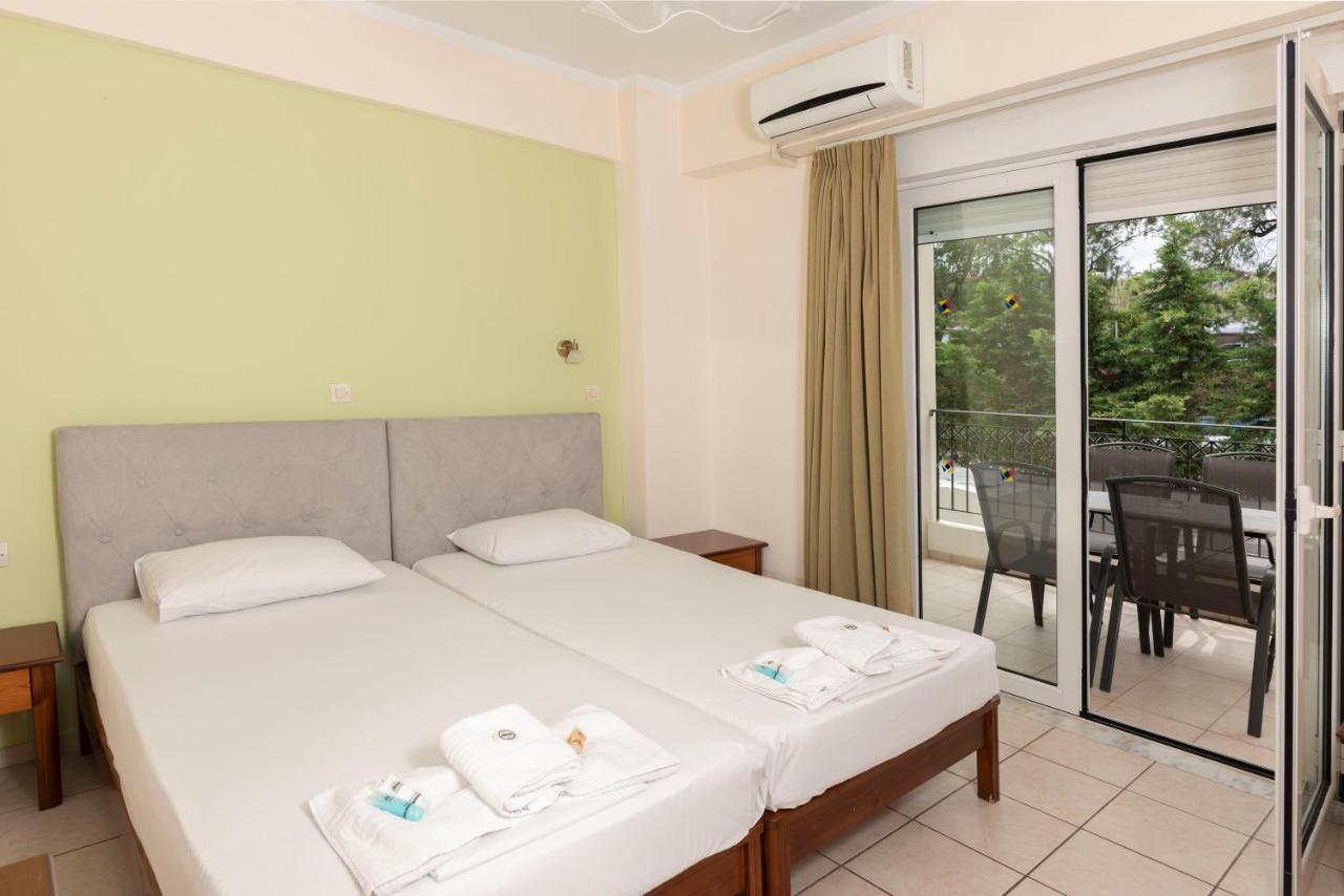 Matthias Hotel Apartments Adelianos Kampos Eksteriør billede
