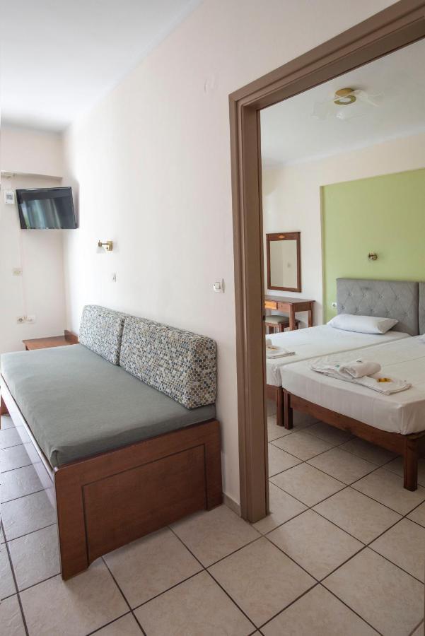 Matthias Hotel Apartments Adelianos Kampos Eksteriør billede