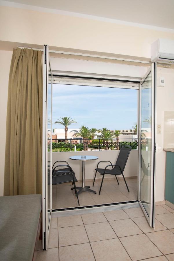 Matthias Hotel Apartments Adelianos Kampos Eksteriør billede