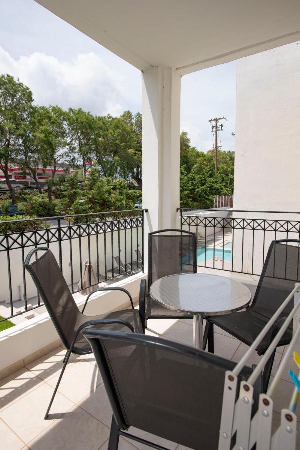 Matthias Hotel Apartments Adelianos Kampos Eksteriør billede