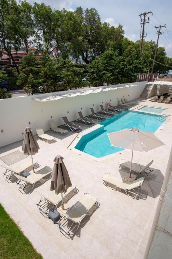 Matthias Hotel Apartments Adelianos Kampos Eksteriør billede