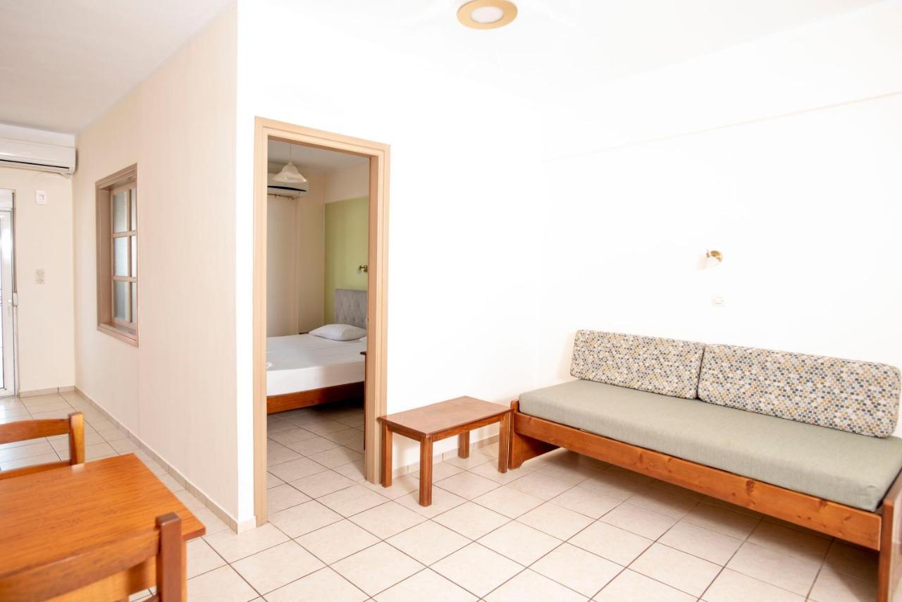 Matthias Hotel Apartments Adelianos Kampos Eksteriør billede