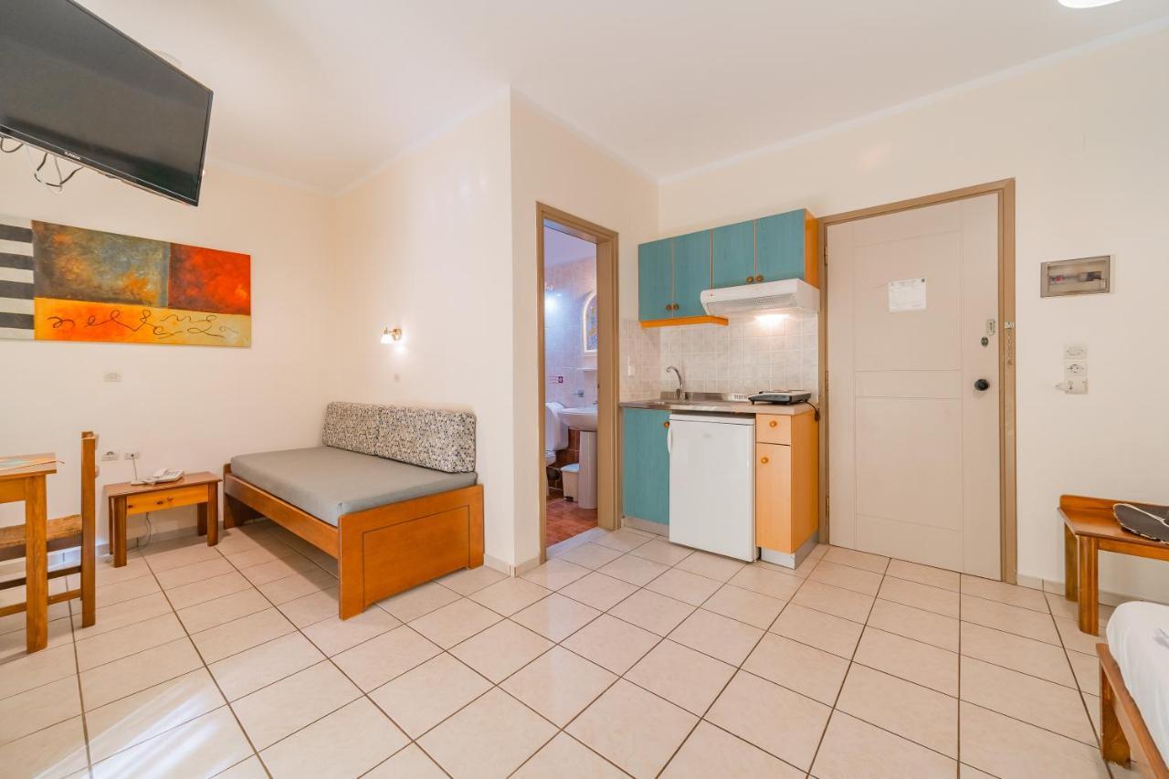Matthias Hotel Apartments Adelianos Kampos Eksteriør billede