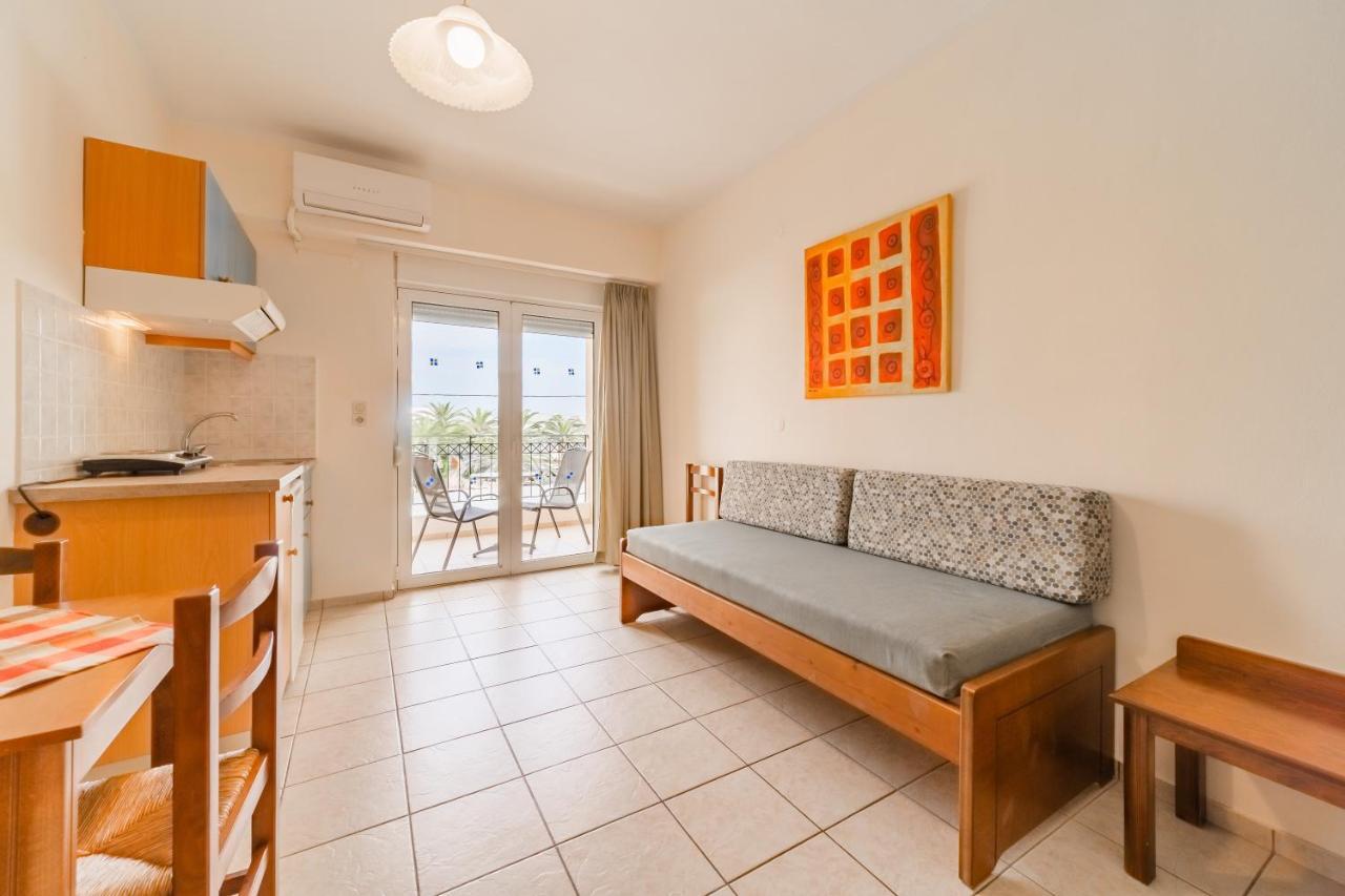 Matthias Hotel Apartments Adelianos Kampos Eksteriør billede