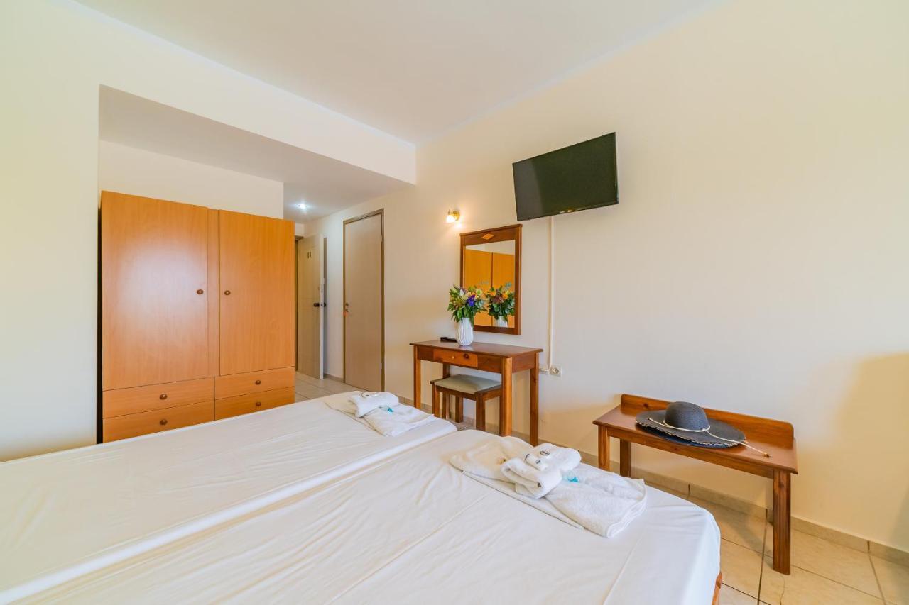 Matthias Hotel Apartments Adelianos Kampos Eksteriør billede